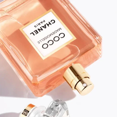 Perfume Coco Mademoiselle femenino oriental floral con notas de ámbar, rosa y jazmín